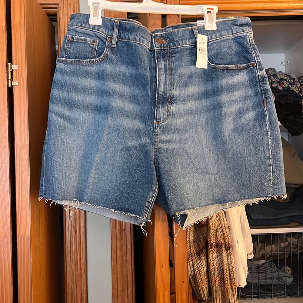 NWT Loft Skinny Bermuda Short